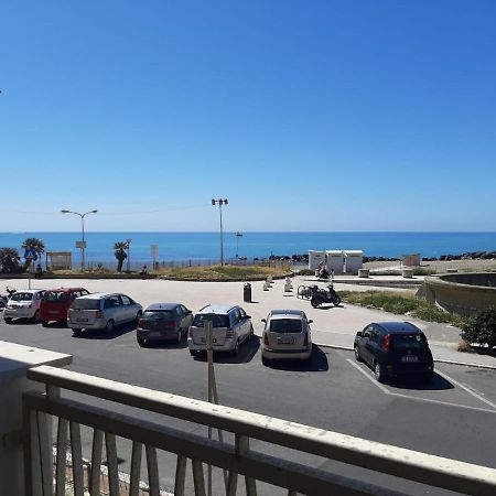 דירות לידו די אוסטיה La Terrazza Sul Porto מראה חיצוני תמונה